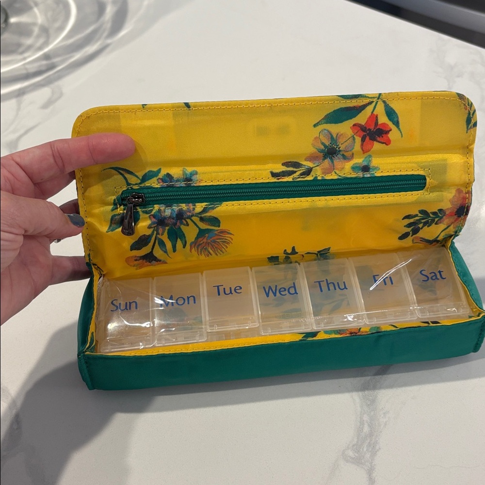 Lug medicine case - Picture 2 of 2